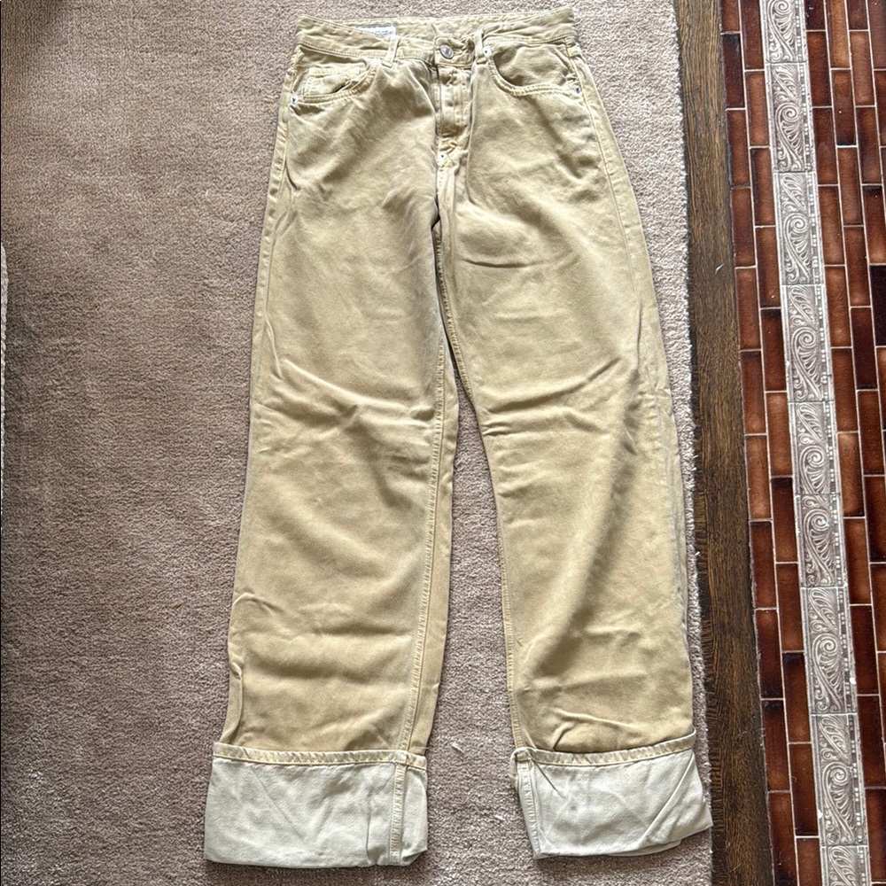 Zara Beige denim size 4
Cuffed legs